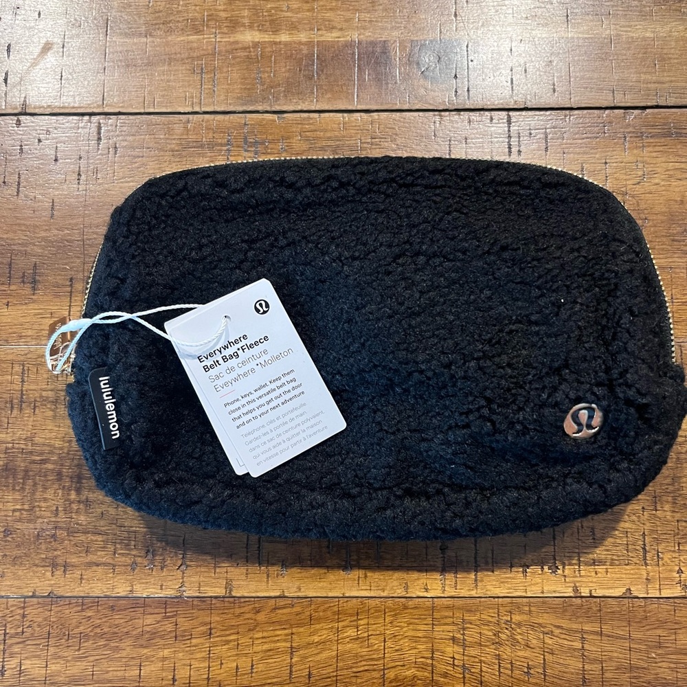 Lululemon Everywhere Fleece Belt Bag Crossbody Bag BLACK with GOLD hardware